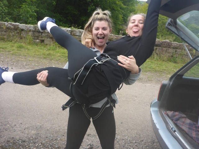 Entusiasta per un percorso ad alta fune 