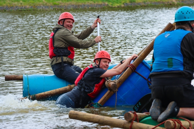  Amiamo la costruzione di zattere 