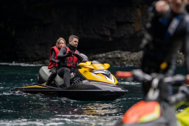  ¡Jet Skiing con socios! 