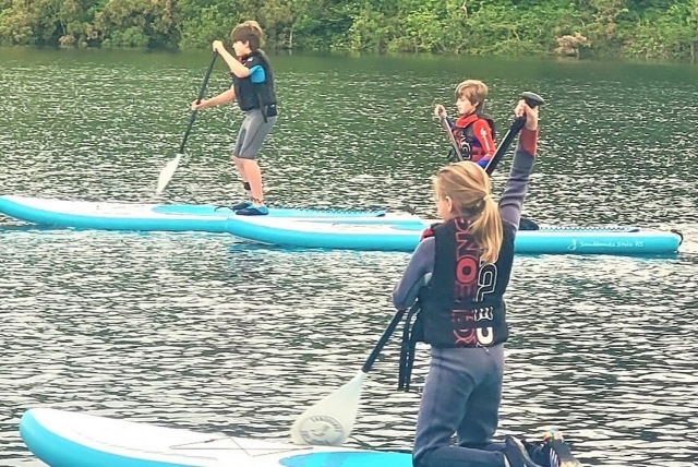  La session de groupe est un moyen d'apprendre rapidement le SUP 