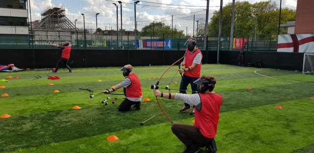  射击你的对手！ 