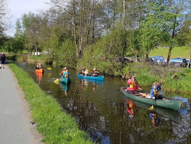  Machen Sie eine Fahrt den Kanal hinunter 