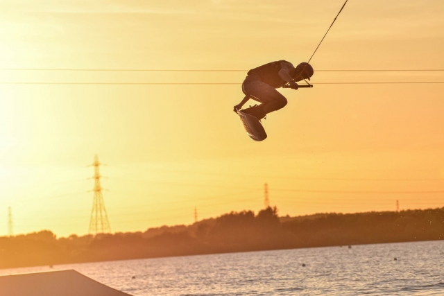  Ven e intente wakeboard con nosotros 