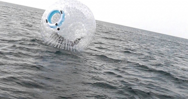  水上的 Zorbing 非常有趣 