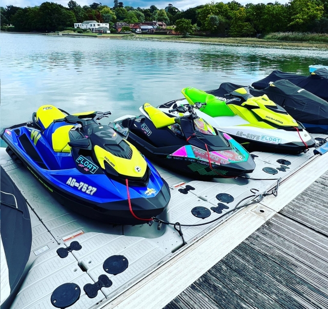  Temos os melhores jetskis 