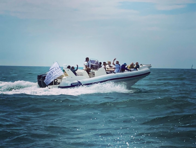  Fai una gita in barca con Maverick Boat Adventures 