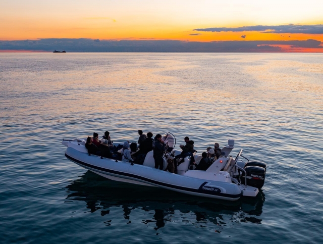  Genießen Sie die atemberaubenden Sehenswürdigkeiten der Sonnenuntergangskreuzfahrt 