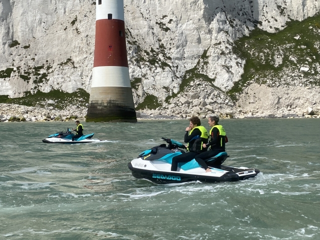  Erkunden auf dem Jetski 