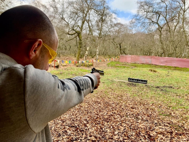 Tiro de pistola 