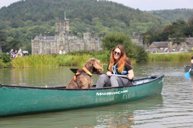  Faire du canoë devant le château de Margam 