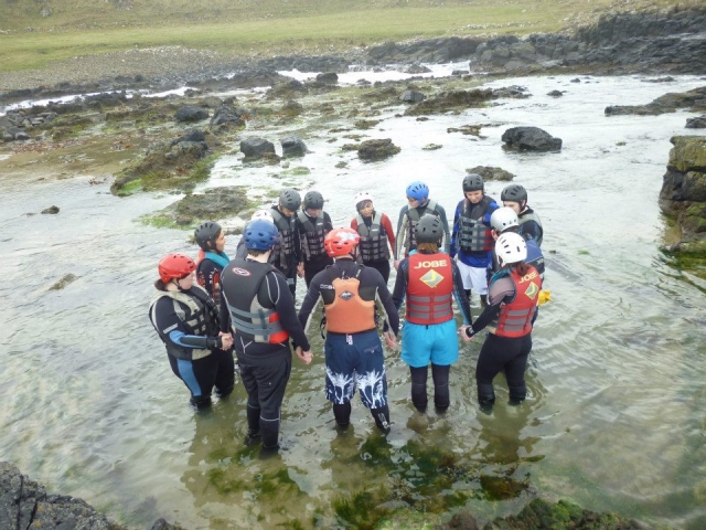  Aventura costeira com amigos 