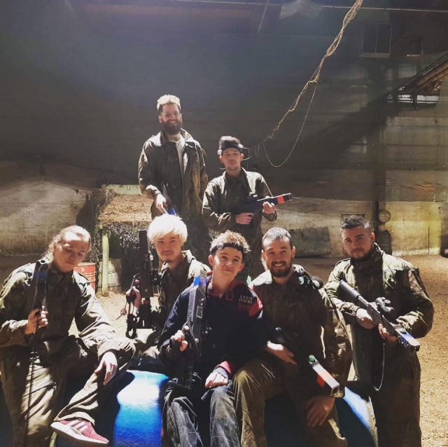  Divertimento con gli amici 