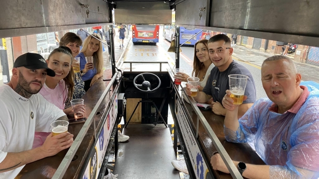  路上的啤酒自行车 