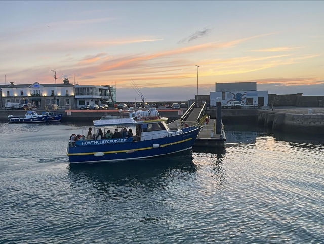  Disfrute de un viaje en barco con nosotros 