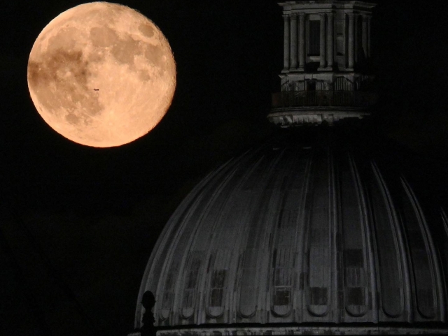  St. Paul's bei Nacht