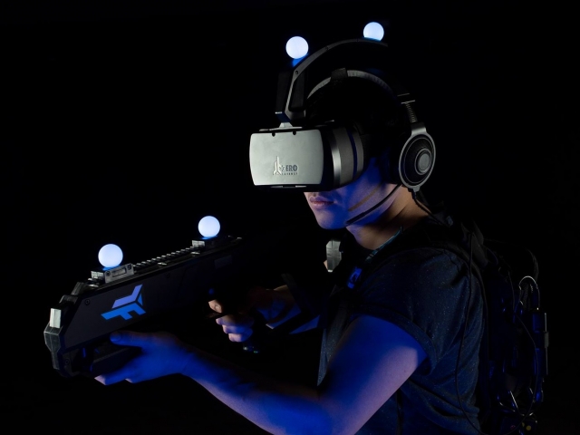  Attrezzature per la realtà virtuale 
