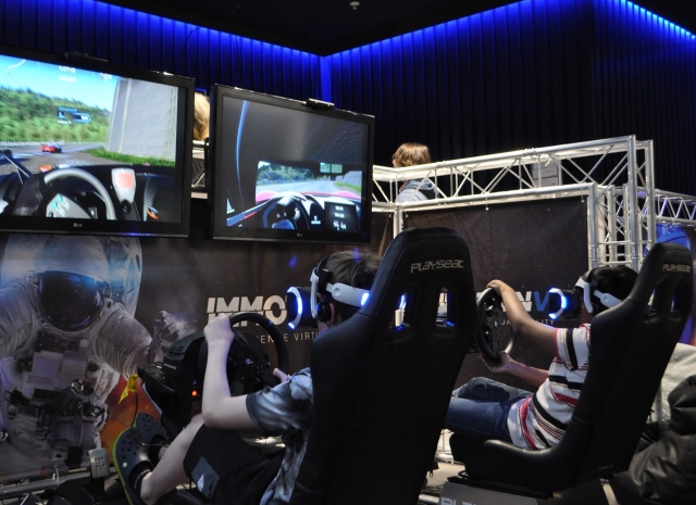  萨里的 VR 和电子竞技场地 