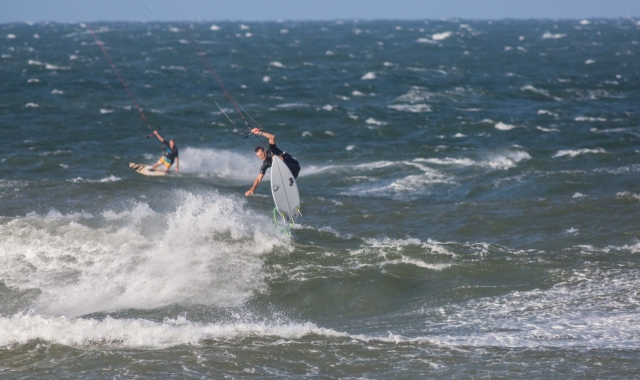 kitesufring with friends