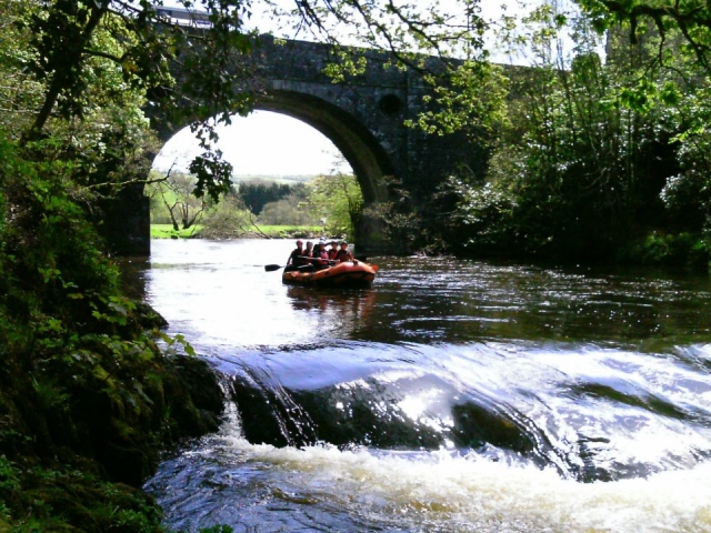  Rafting nel fiume 