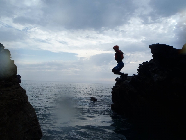  Jumping Bomb