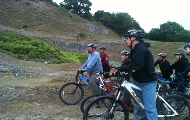  Mountain bike con gli amici 