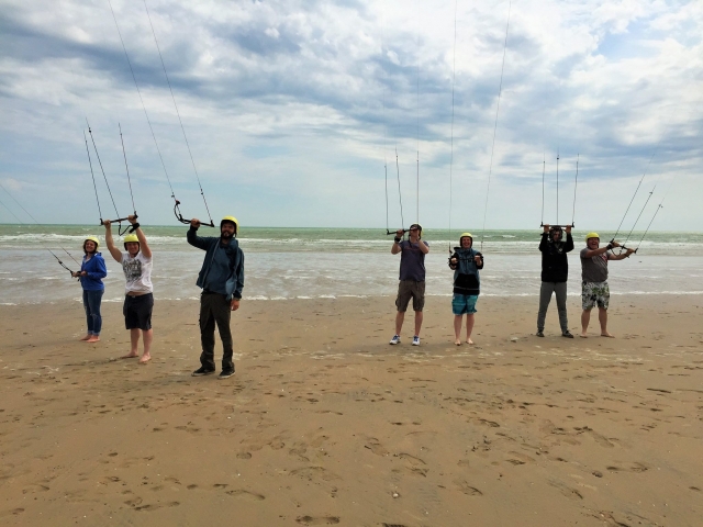 Enjoy the beach while learning more about kitesports