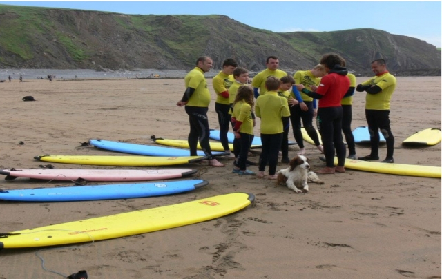  Crew Surfing