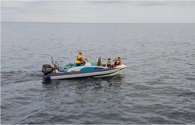 Powerboat in Pentewan