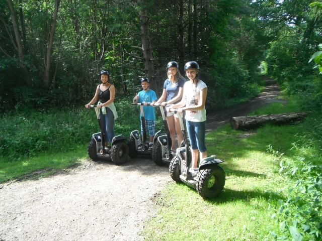  Groupe de segway pendant la randonnée 