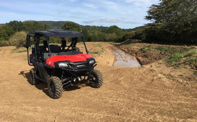  4x4 tout-terrain avec buggy 