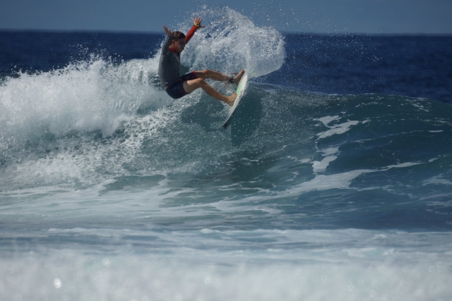  Surfer sur les vagues
