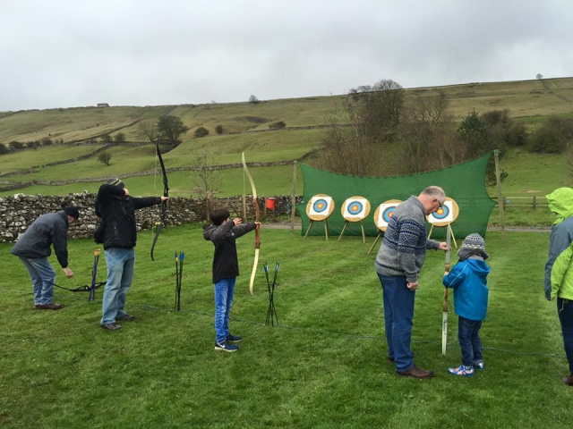 Tiro con l'arco nelle Yorkshire Dales 