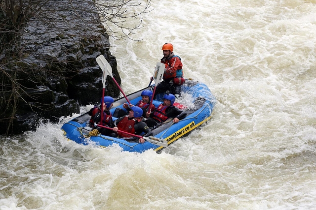 Rafting in strong currents