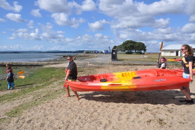  faire du kayak par ciel dégagé 