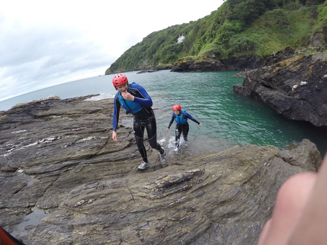  Stare al caldo con il kit da coasteering 