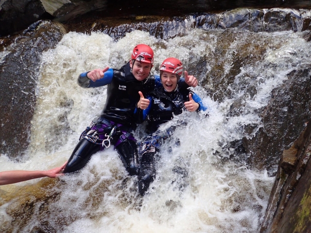 S'amuser dans les cascades 