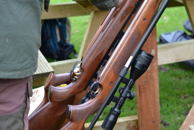 Fusils de chasse fournis 
