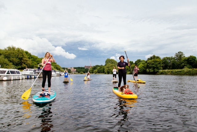 Paddle Boarding con gli amici 