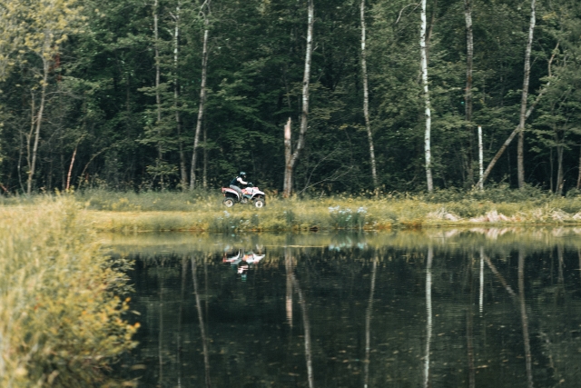  Quads junto al río 