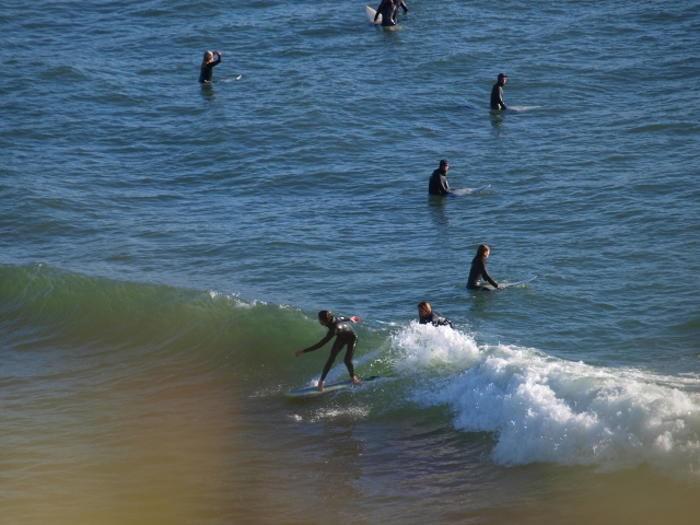  Surfer avec des amis 
