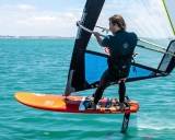 Windsurf-Schnupperkurs in der Lagune von Hove für 4 Stunden (ab 14 Jahren)