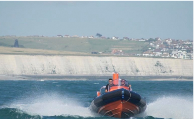  Powerboat em Brighton Marina 