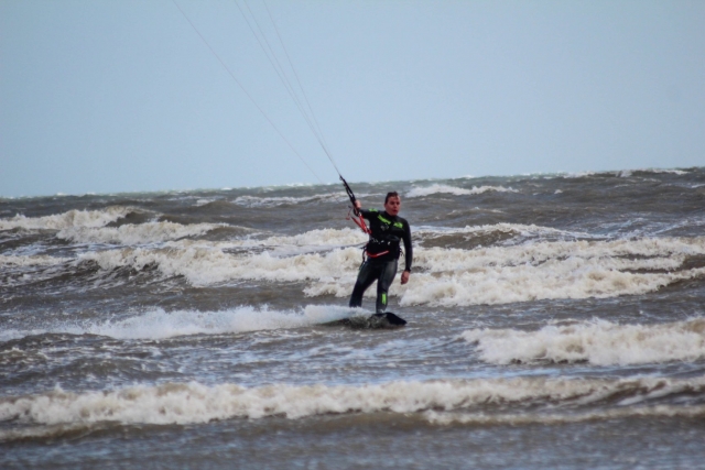  Kitesurfen in Camber 