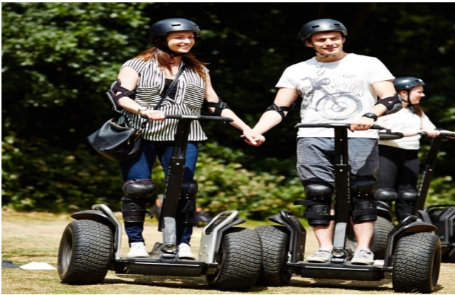  Coppie in segway 