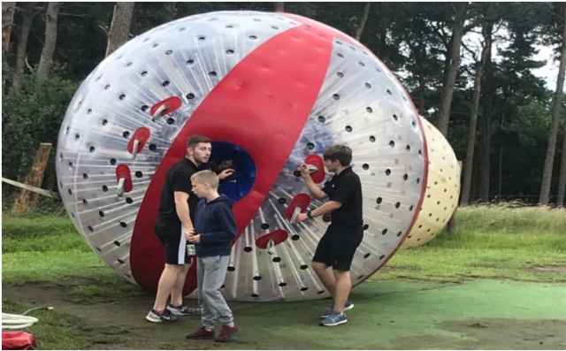  Esperienza di zorbing nello Staffordshire 