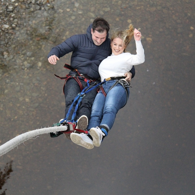  Bungee saltos 