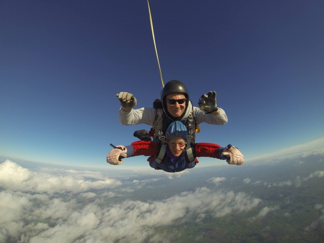  Buon volo di paracadutismo 