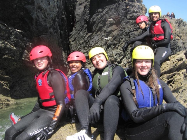 Coasteering-Kurse für Kinder 
