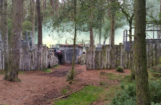  O jogo de paintball deve começar 