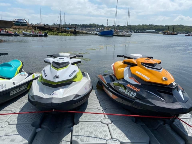 Essayez de conduire l'un de nos Jet Skis 